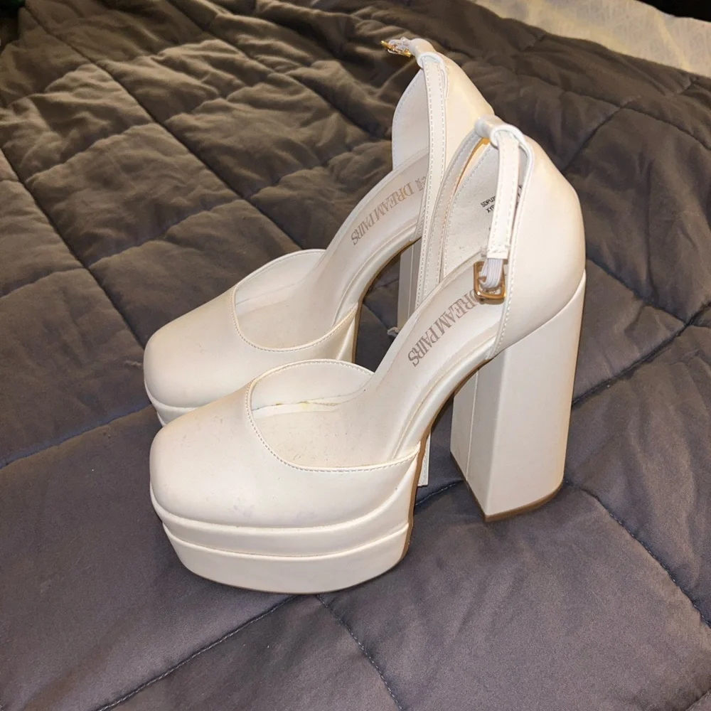 White platform high heels - Picture 1 of 10